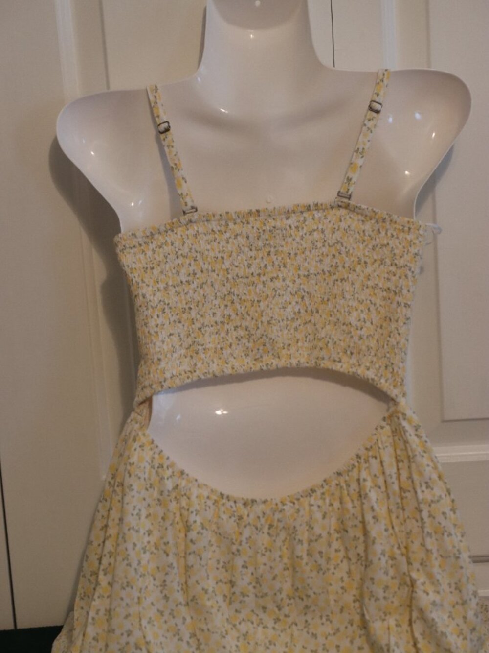 Hollister Spaghetti Strap Smocked Bodice Tiered Ruffle Hem Floral Print Dress M - Picture 15 of 16